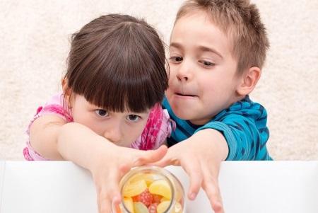 昔懐かしの肝油ドロップ どうして学校や幼稚園で配られているの 日本運転手求人センター