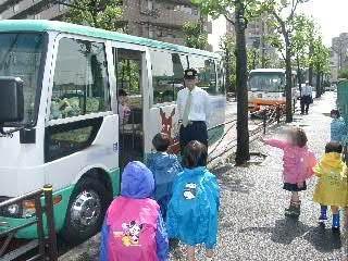 (要大型免許)夏休み中も月給支給の幼稚園の送迎バスドライバー